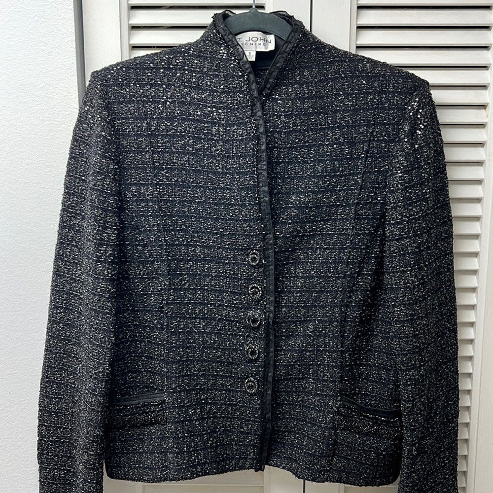 St. John Knit Button Black Dressy
Jacket Sweater Size 8 Pre-Owned Good Condition